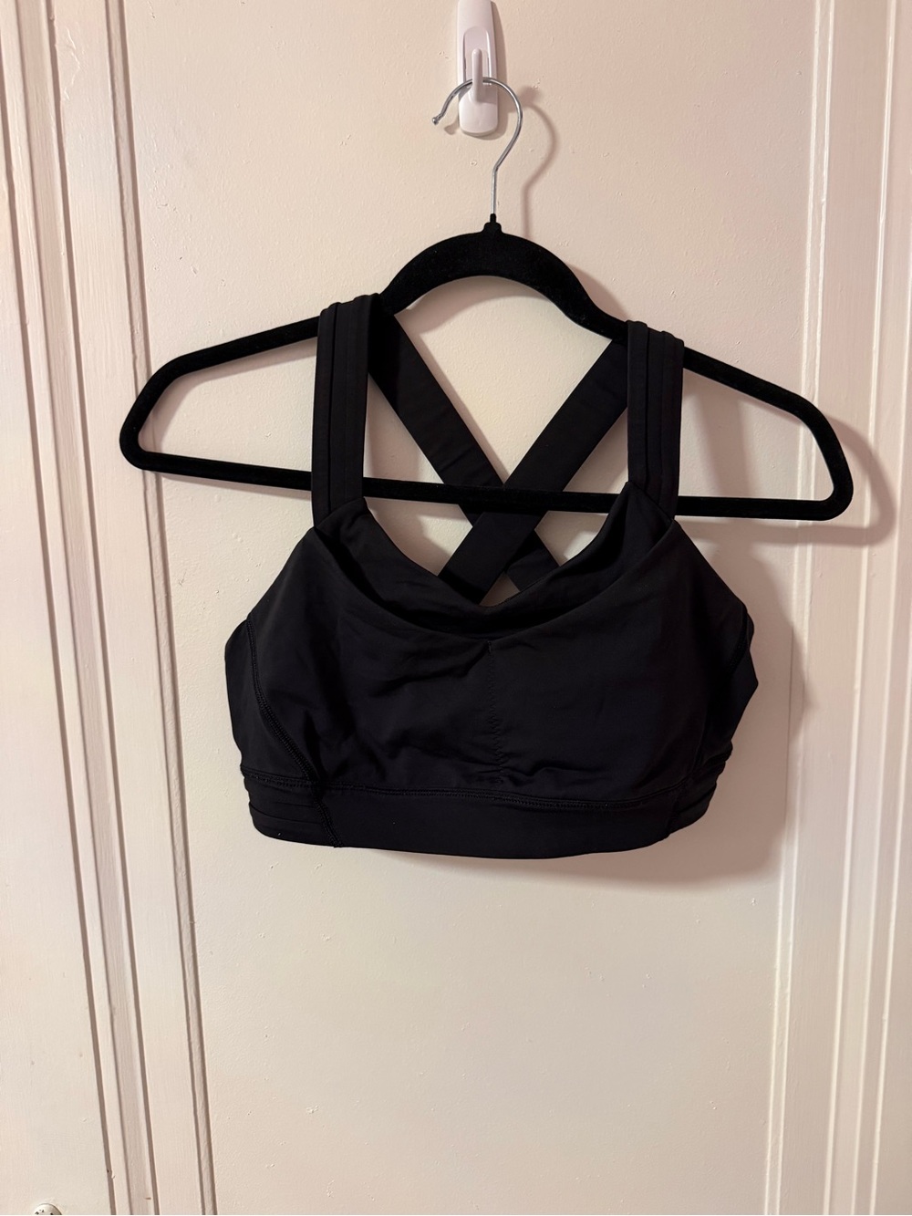Black Cross-Back Sports Bra - Women's Comfortable Support